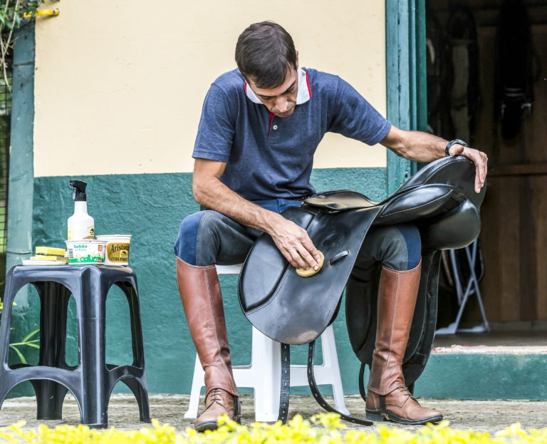 dressage saddle cleaning arnd bronkhorst